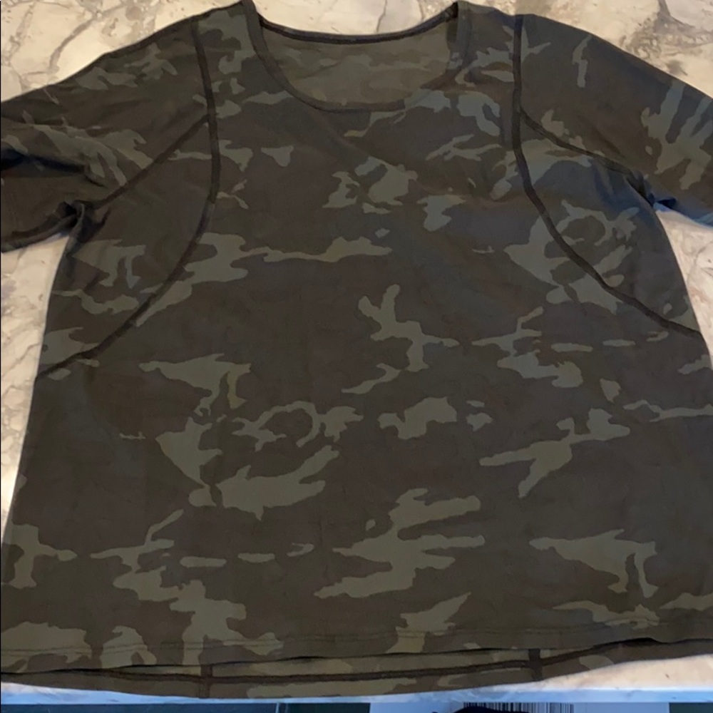 Lululemon Outrun the Heat camo tee - sz 6
